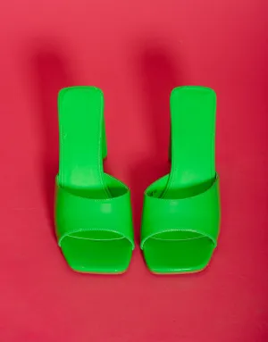 Squared heeled sandal