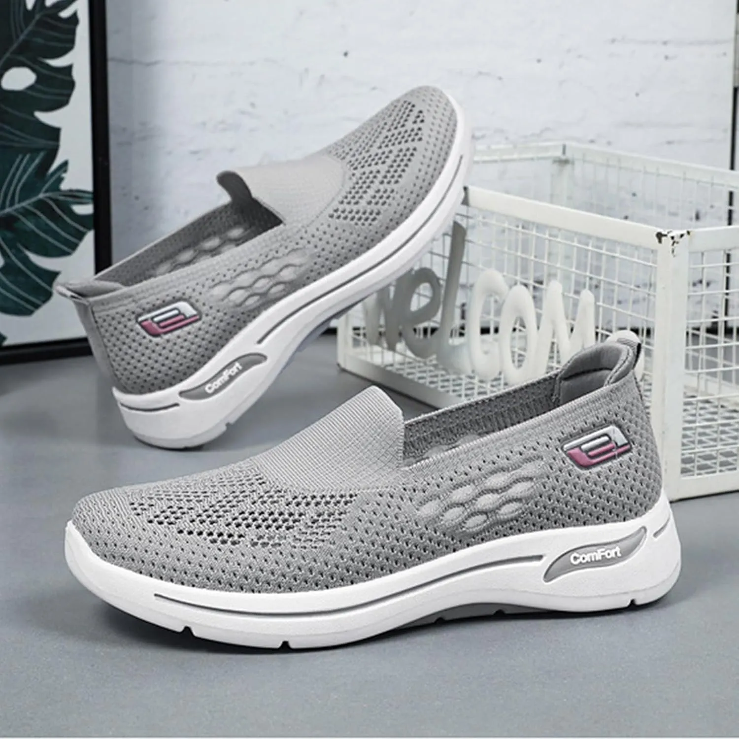 Women's Mesh Shoes Lightweight Comfortable Loafers for Women Casual Breathable Outdoor Walking Shoes Slip On Sneakers